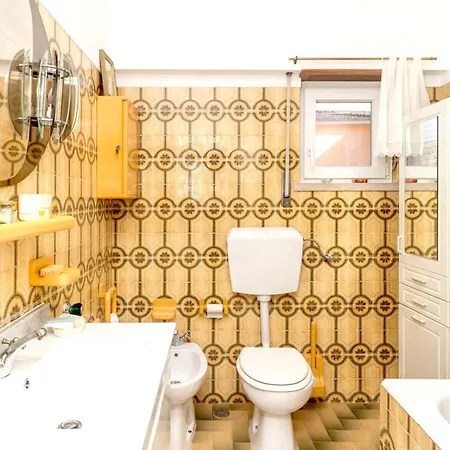 Nyaraló House With 2 Bedrooms In Parede With Enclosed Garden And Wifi Cascais