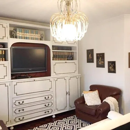 House With 2 Bedrooms In Parede With Enclosed Garden And Wifi Nyaraló