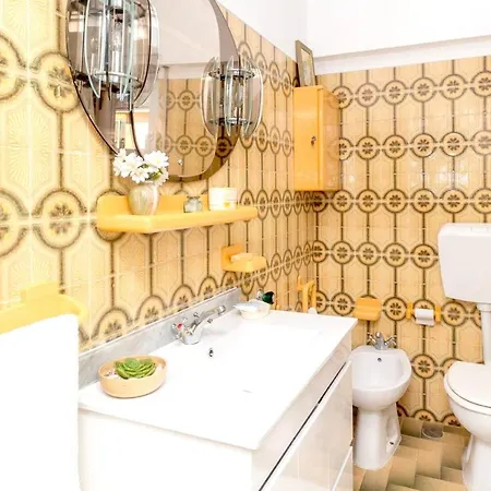 House With 2 Bedrooms In Parede With Enclosed Garden And Wifi * Cascais