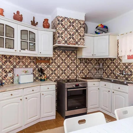 House With 2 Bedrooms In Parede With Enclosed Garden And Wifi Cascais
