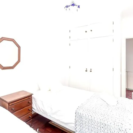 House With 2 Bedrooms In Parede With Enclosed Garden And Wifi Cascais