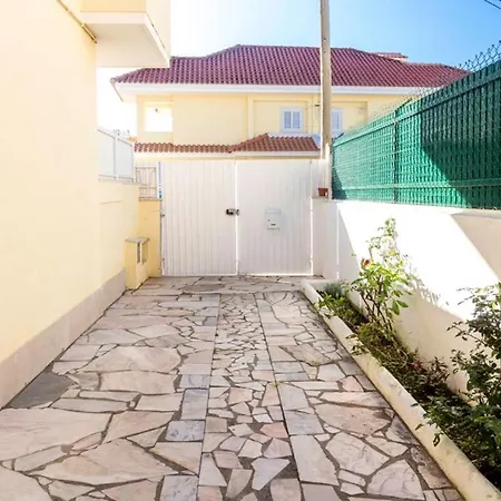 Nyaraló House With 2 Bedrooms In Parede With Enclosed Garden And Wifi