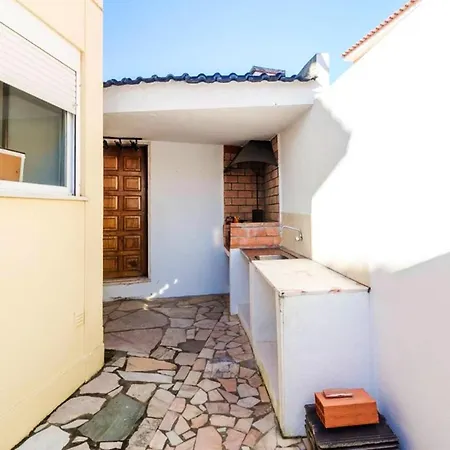 House With 2 Bedrooms In Parede With Enclosed Garden And Wifi Nyaraló *