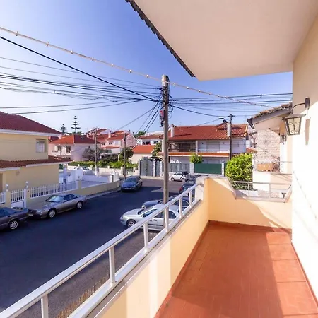House With 2 Bedrooms In Parede With Enclosed Garden And Wifi Cascais